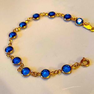 Vintage Swarovski bezel set light royal blue swan signed bracelet